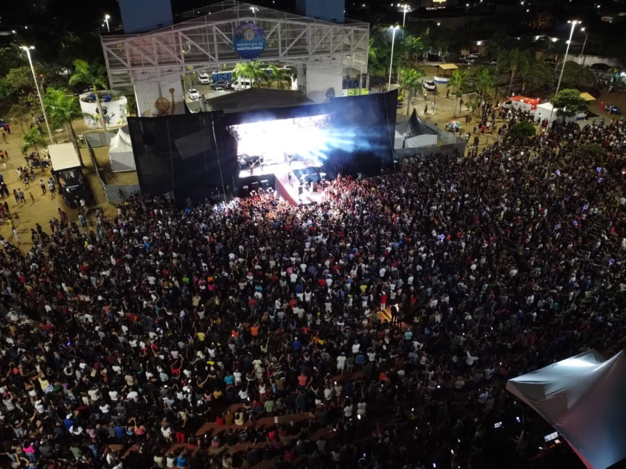 Encontro das Mães reúne mais de 10 mil pessoas em show com Rick e Renner