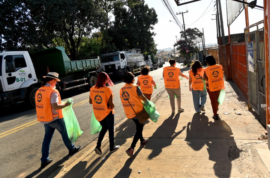 Mutirão contra a dengue visita mais de 8 mil imóveis e recolhe 379 toneladas de resíduos